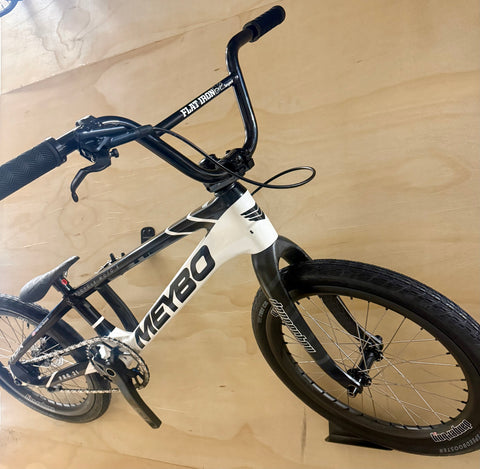 Meybo HSX Carbon – Custom Build (Pro 21) Pearl White