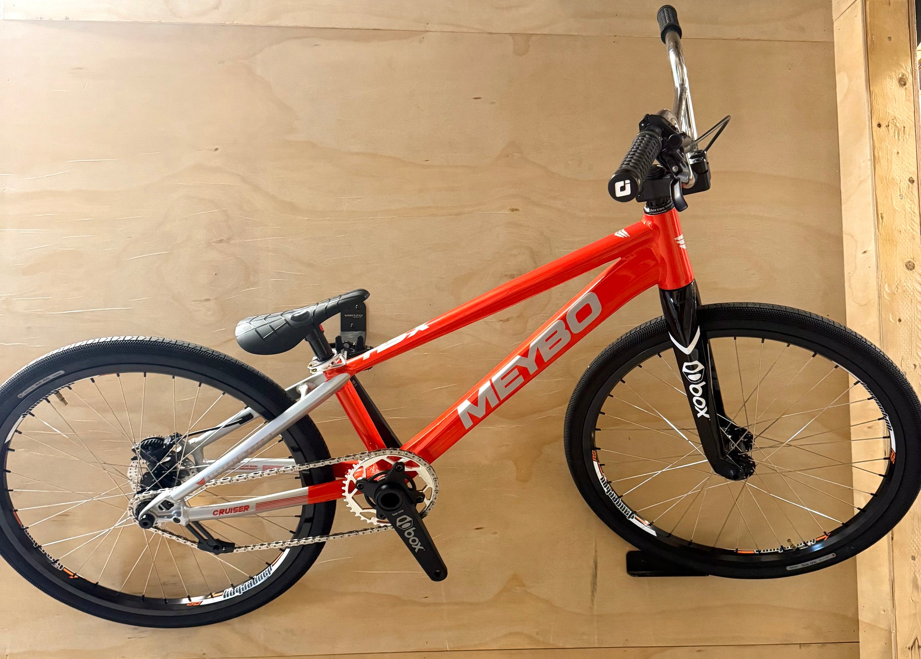 MEYBO HOLESHOT EXPERT XL 2023、ディスク用ホイール付 MEYBO HOLESHOT EXPERT XL BMXレーサー フレーム Meybo 2023 Holeshot