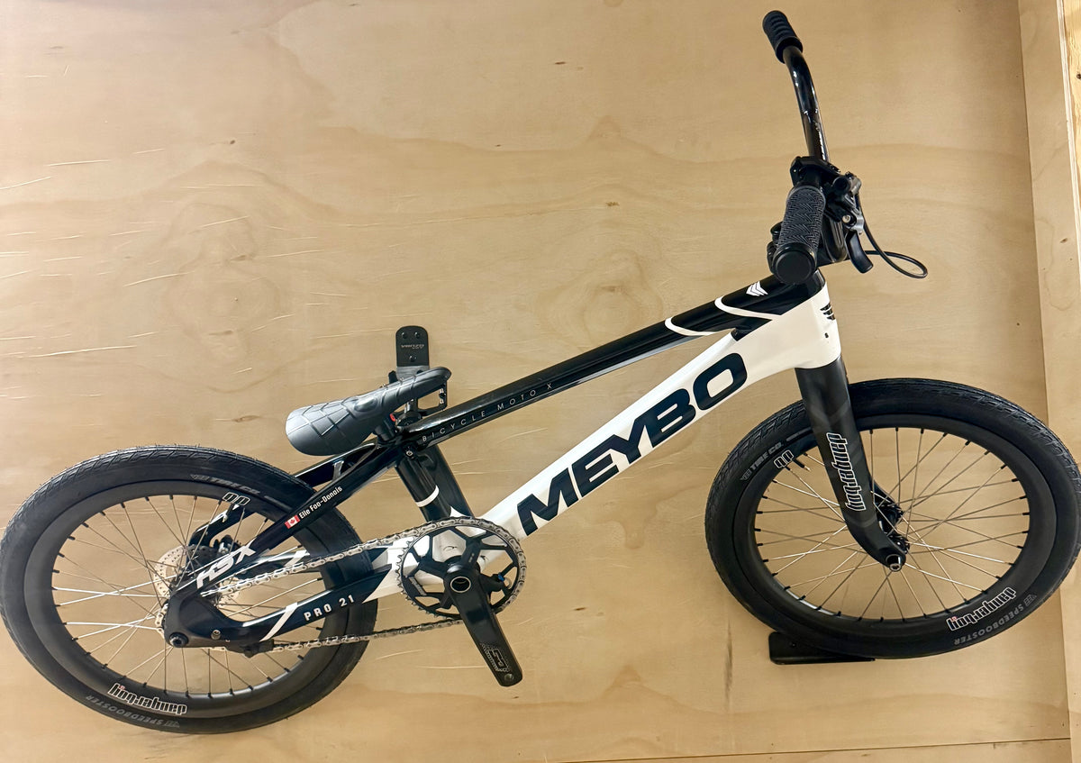Meybo HSX Carbon – Custom Build (Pro 21) Pearl White