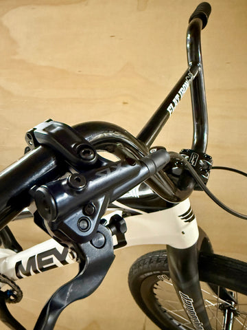 Meybo HSX Carbon – Custom Build (Pro 21) Pearl White